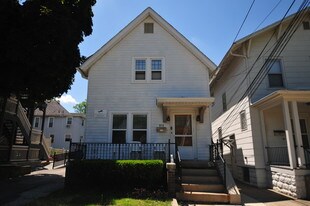 812 Lawrence St in Ann Arbor, MI - Building Photo