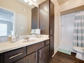 Lexington Apartments in Houston, TX - Foto de edificio - Building Photo