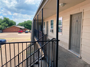 Somerset Apartments in Lubbock, TX - Building Photo - Building Photo