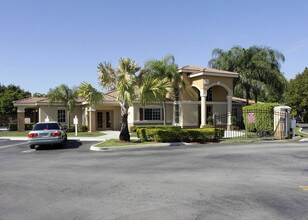 Hibiscus Pointe in Miami, FL - Building Photo - Building Photo