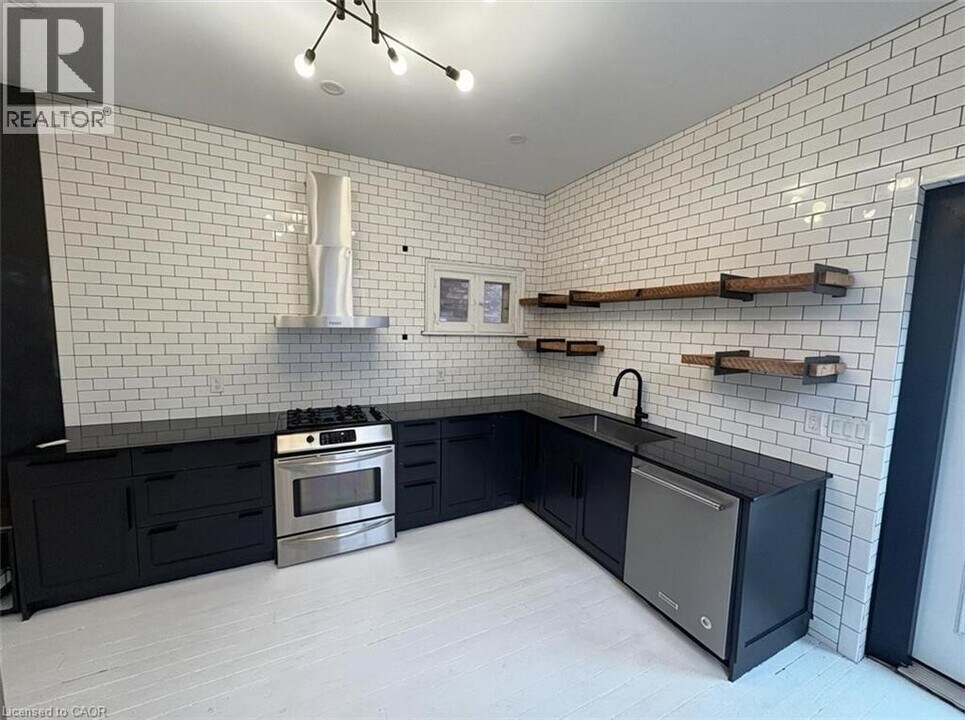 164 Catharine St N in Hamilton, ON - Building Photo