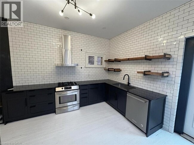 property at 164 Catharine St N