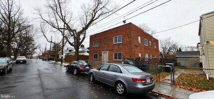 3207 11th Pl SE, Unit 2 in Washington, DC - Building Photo - Building Photo