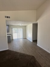 1107 E Sunnyview Ave in Visalia, CA - Building Photo - Building Photo