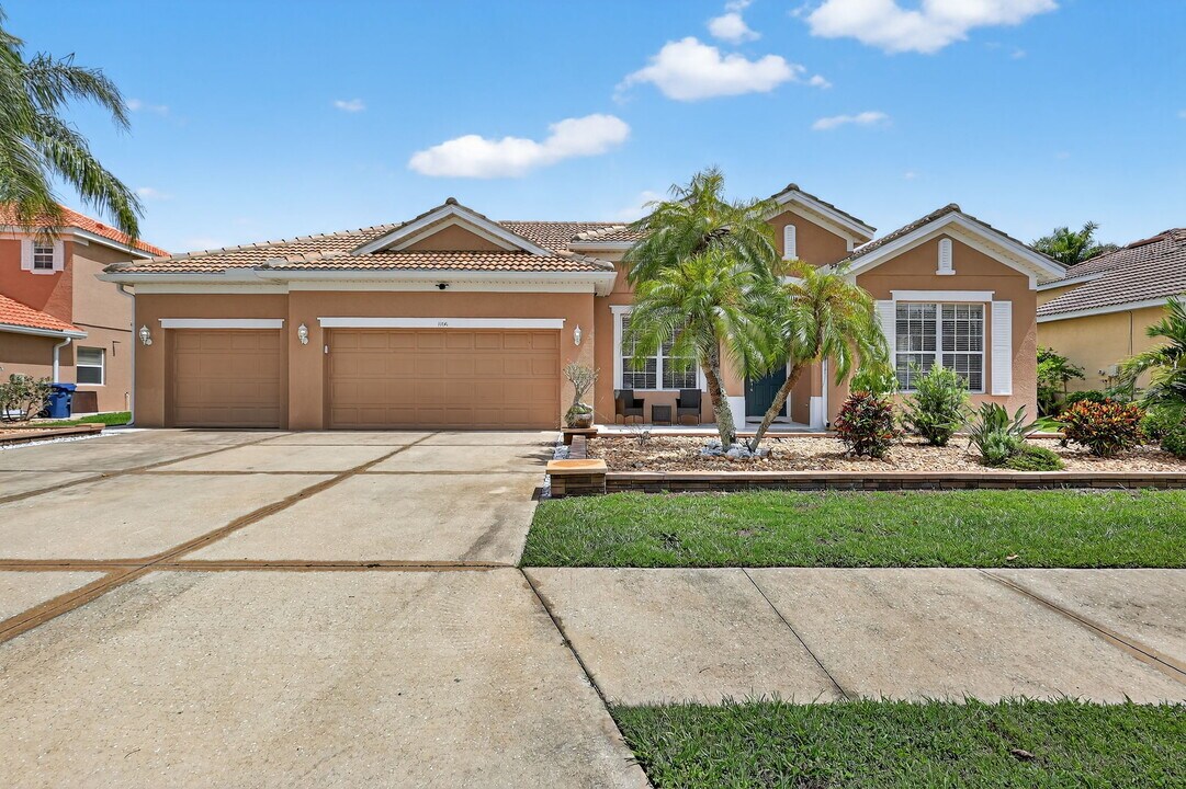 1106 Fraser Pine Blvd in Sarasota, FL - Building Photo