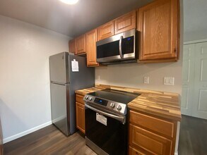 4351-4351 NE 82nd Ave in Portland, OR - Building Photo - Building Photo