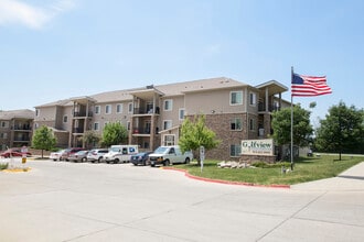 Golfview Condos in Pleasant Hill, IA - Building Photo - Building Photo