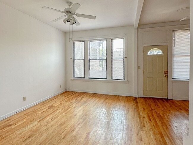 3056 N Greenview Ave, Unit 3 in Chicago, IL - Building Photo - Building Photo