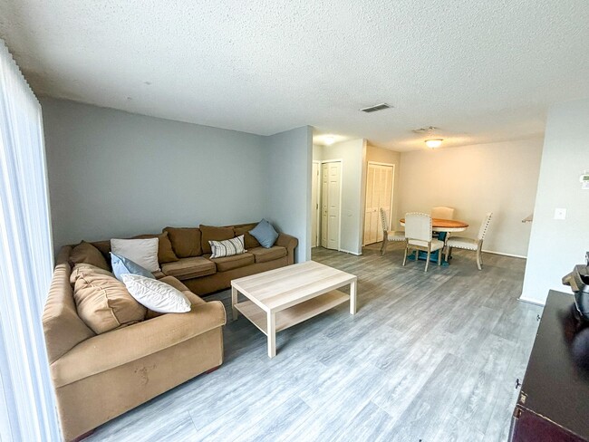 3705 SW 27th St in Gainesville, FL - Foto de edificio - Building Photo