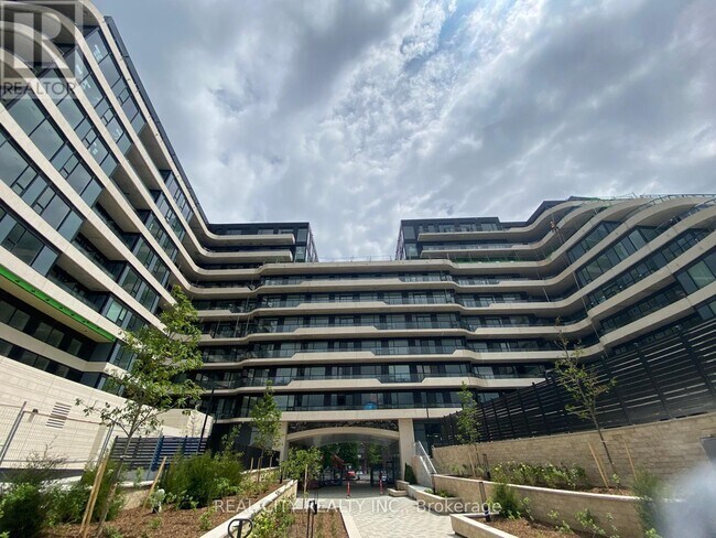 8188 Yonge St in Vaughan, ON - Building Photo - Building Photo