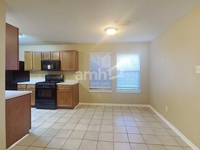 4906 Black Rock St in Baytown, TX - Foto de edificio - Building Photo