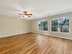 5916 Lomita Verde Cir in Austin, TX - Building Photo - Building Photo