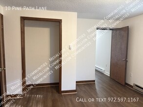 10 Pine Path Ln in Hendersonville, NC - Building Photo - Building Photo