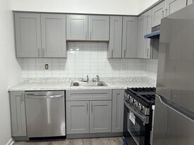 614 Waterford Dr, Unit 614 in Edison, NJ - Building Photo