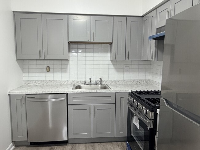 614 Waterford Dr, Unit 614