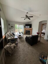 1552 Deerfield Dr in North Liberty, IA - Building Photo - Building Photo