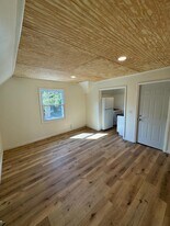 622 E Locust St in Bloomington, IL - Building Photo