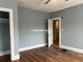 35 Cameron Ave, Unit 2 in Somerville, MA - Building Photo - Building Photo