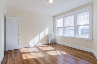 19 Colliston Rd, Unit Apt 3 -  19 Colliston Rd. in Boston, MA - Foto de edificio - Building Photo