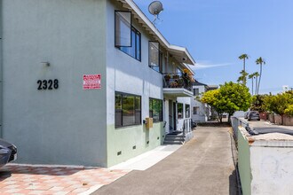 2328 Virginia Ave, Unit B in Santa Monica, CA - Foto de edificio - Building Photo