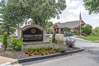 Building Photo - Coach House Apartments in Kansas City, Missouri