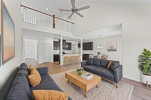 11824 Whirlaway Dr in Willis, TX - Building Photo