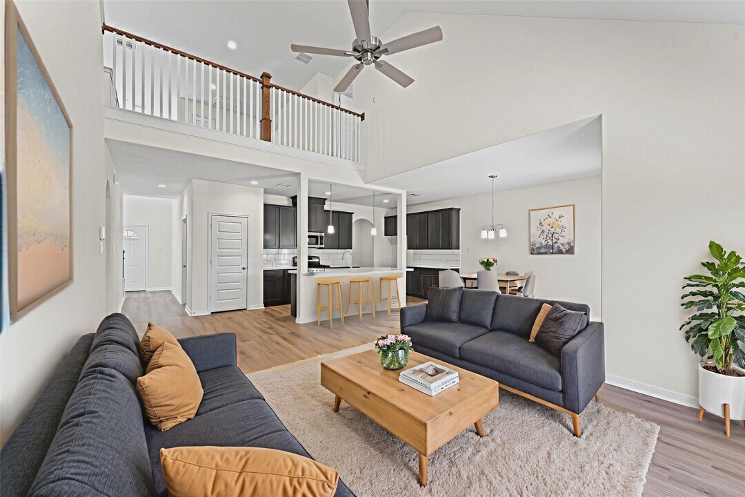 11824 Whirlaway Dr in Willis, TX - Building Photo