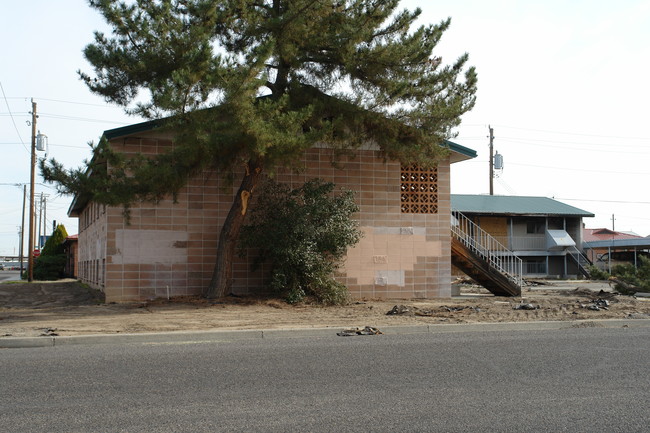 Char-Lou Apartments in Ontario, OR - Foto de edificio - Building Photo