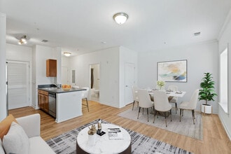 2001 East in Richmond, VA - Foto de edificio - Building Photo