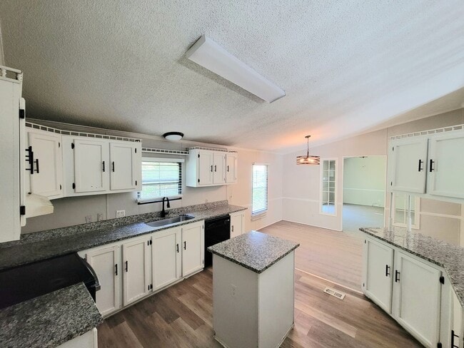 property at 3724 Huntlynn Rd