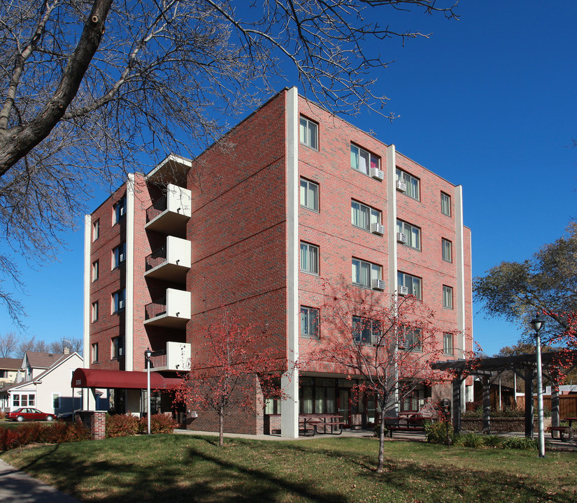 Snelling Manor in Minneapolis, MN - Building Photo