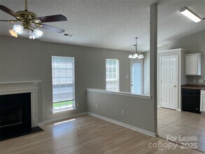 6918 Kentucky Derby Dr in Charlotte, NC - Building Photo - Building Photo