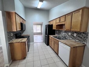 6311 Thomasville Rd in Tallahassee, FL - Foto de edificio - Building Photo