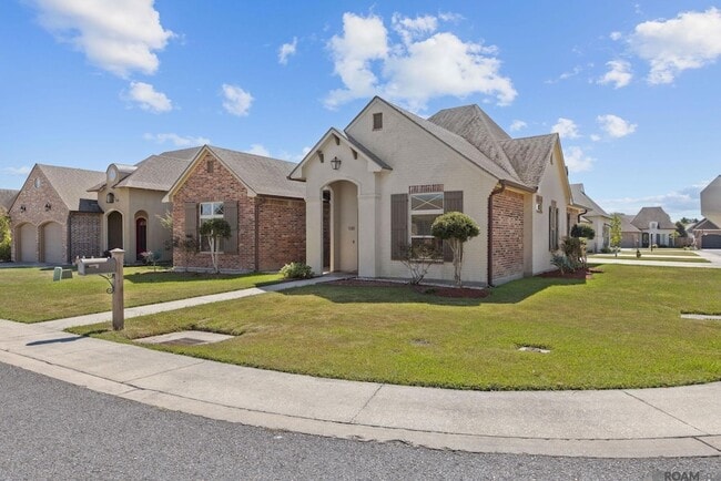 100 Flora Springs, Unit 28 in Youngsville, LA - Building Photo - Building Photo