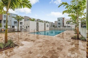 2561 NE 193rd St, Unit 1107 in Miami, FL - Building Photo