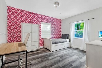 1050 Harrison St in Hollywood, FL - Foto de edificio - Building Photo