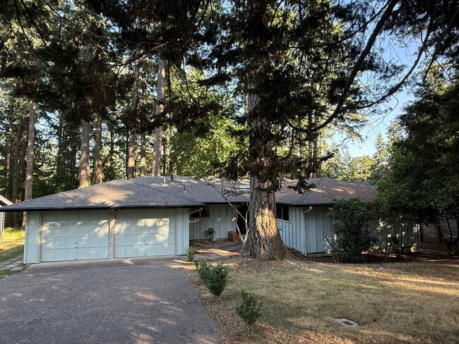 property at 2225 NW Estaview Cir
