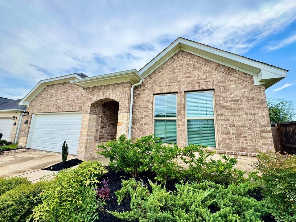 31331 Whitfield Ct in Fulshear, TX - Building Photo