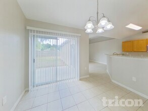 810 Ognon Ct, Unit 201 in Kissimmee, FL - Building Photo - Building Photo