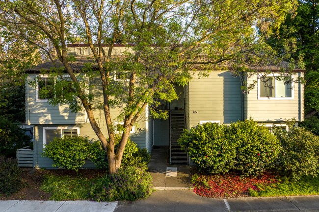 Emery Bay Village in Emeryville, CA - Foto de edificio - Building Photo