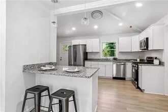 872 Glenway Dr SW in East Point, GA - Building Photo - Building Photo