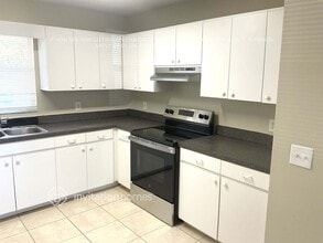 1208 Harvest Home Ct in Ruskin, FL - Foto de edificio - Building Photo