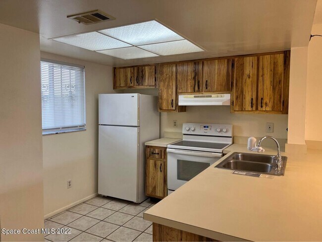 1710 University Ln-Unit -406 in Cocoa, FL - Building Photo - Building Photo
