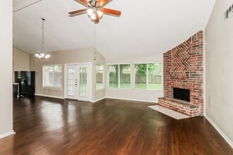 3002 Sherborne St in Pearland, TX - Foto de edificio - Building Photo