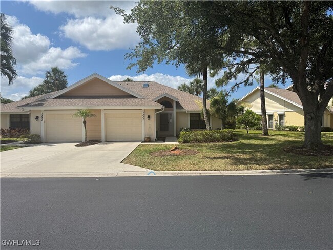 1334 Park Lake Dr in Naples, FL - Foto de edificio - Building Photo
