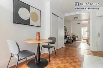 327 E 10th St in New York, NY - Building Photo - Building Photo