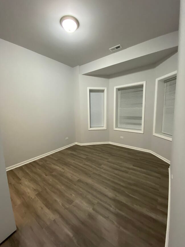 2893 S Archer Ave, Unit 3 in Chicago, IL - Foto de edificio - Building Photo