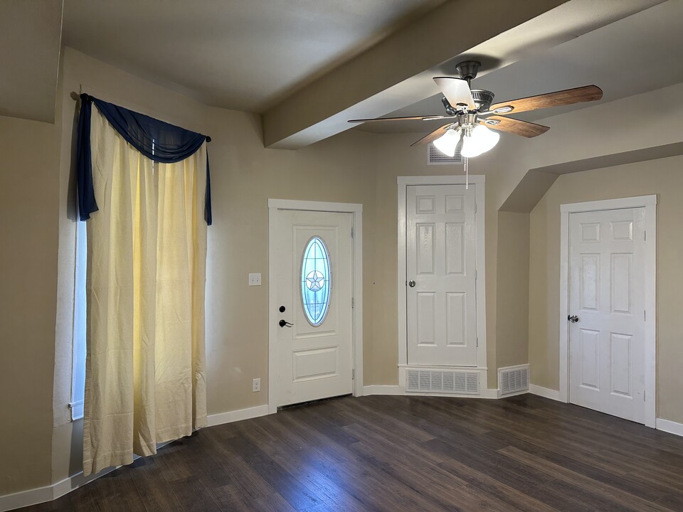 5208 East Side Ave, Unit Unit #3 in Dallas, TX - Foto de edificio