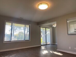 933 Monroe Ct in Vernon Hills, IL - Building Photo - Building Photo