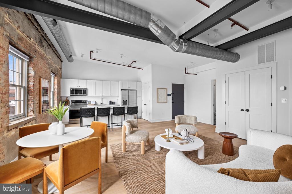 901 King St-Unit -302 in Alexandria, VA - Building Photo